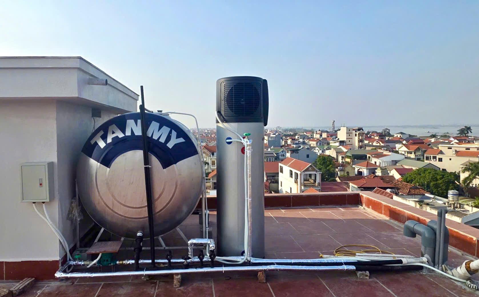 Lắp đặt máy bơm nhiệt Solahart chính hãng tại biệt thự